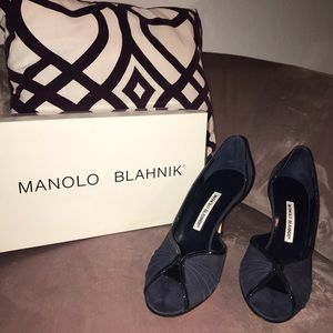 Manolo blahnik navy heels